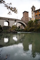Fototapeta na wymiar Roma, Italia. Fiume Tevere. Ponte Fabricio e Isola Tiberina.