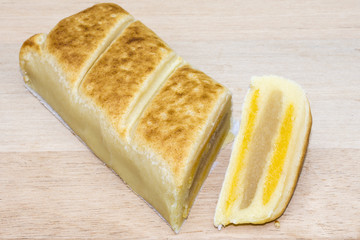 Pan de cadiz, mazapan relleno de confitura