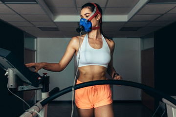 Woman testing her performance in sorts lab