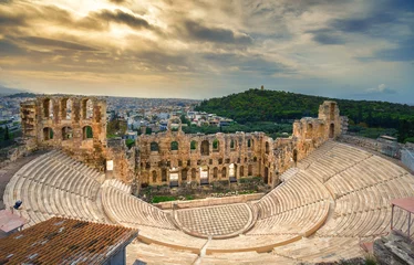 Zelfklevend Fotobehang Het theater van Herodion Atticus onder de ruïnes van de Akropolis, Athene, Griekenland. © gatsi