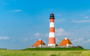 Urlaub an der Nordsee, typischer Leuchtturm