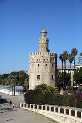 Fototapeta na wymiar Wahrzeichen Torre de Oro - Goldener Turm