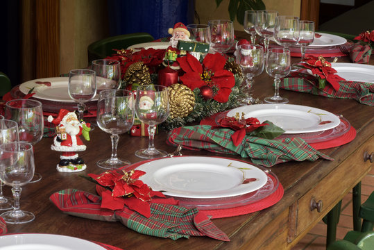 Table decorated for the Christmas supper