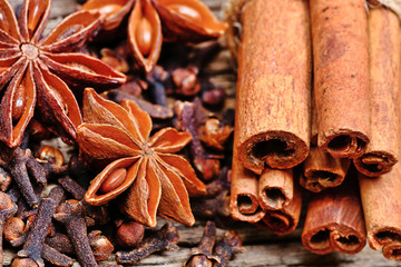 Cinnamon sticks with anise star and cloves