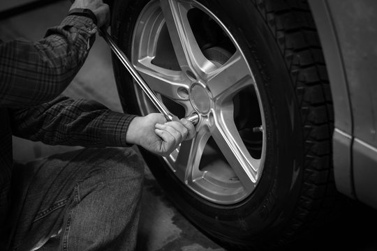 Change and fix car wheel