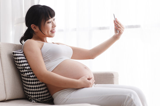 Mobile phone self timer for pregnant women