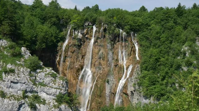 Plitvice cascate e f fiumi nel parco naturale