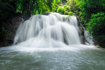 Fototapeta na wymiar Huai Mae Khamin Waterfall at Kanchanaburi Tjailand