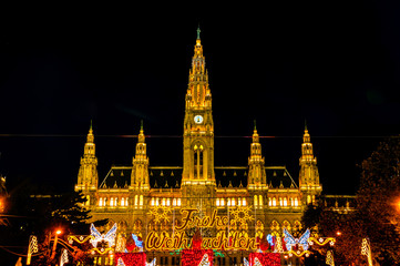 Fototapeta premium Illuminated Town Hall at christmas with decorations in Vienna, Austria