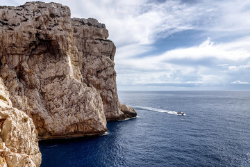 Felsenwand Grotte di Nettuno Treppe Boot  