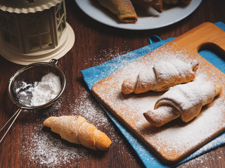 Bagels on a bamboo board sprinkled with powdered sugar