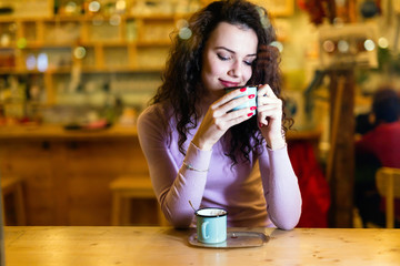 Beautiful woman drinking coffee in coffee shop