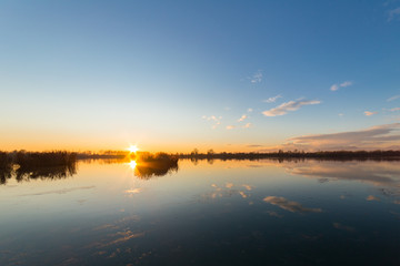 Tramonto sull'acqua