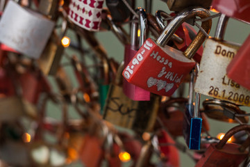 Vorh&auml;ngeschl&ouml;sschen als Symbol der ewigen Liebe