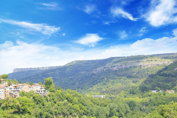 Obraz premium Beautiful view of Tsarevets in the mountains, in Veliko Tirnovo, Bulgaria