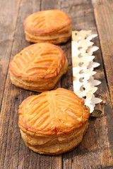 epiphany cake and crown