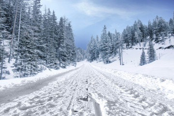 Fototapeta na wymiar winter road background 