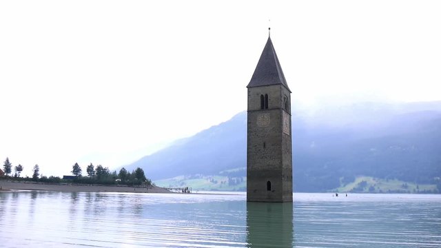 Campanile sommerso nel lago di Resia a Curon Venosta