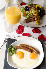 huevos fritos con salchichas 