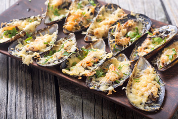 Mussels baked with cheese