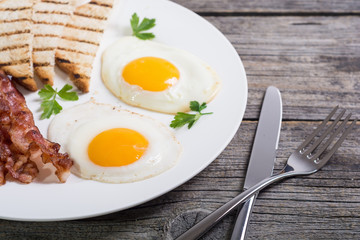 Breakfast with eggs bacon and toasts