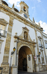 Fototapeta na wymiar Arco da Vila in Faro old town, Algarve, south of Portugal 