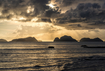 Fototapeta premium Beautiful sunset in El Nido, Palawan island, Philippines