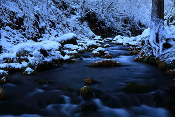 冬の元滝伏流水