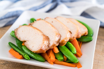 grilled chicken with green peas and carrot