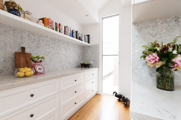 Obraz na płótnie Canvas Wrap around butler's pantry in a luxury new kitchen renovation