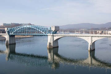 Fototapeta na wymiar Bridge over the Tennessee River in Chattanooga, Tennessee