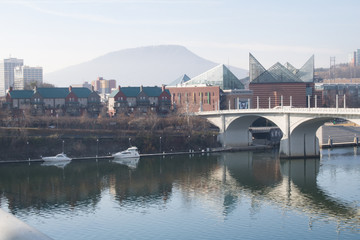 Obraz premium The Tennessee Aquarium, Riverwalk and AT&T Park in Chattanooga, Tennessee