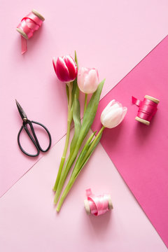 Preparing pink tulips bouquet
