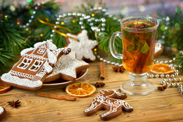 mulled wine with gingerbread cookies on wooden table
