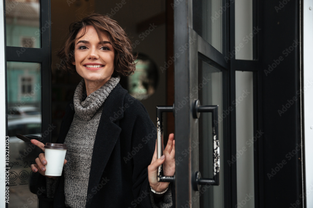 Canvas Prints Portrait of a happy girl dressed in autumn clothes