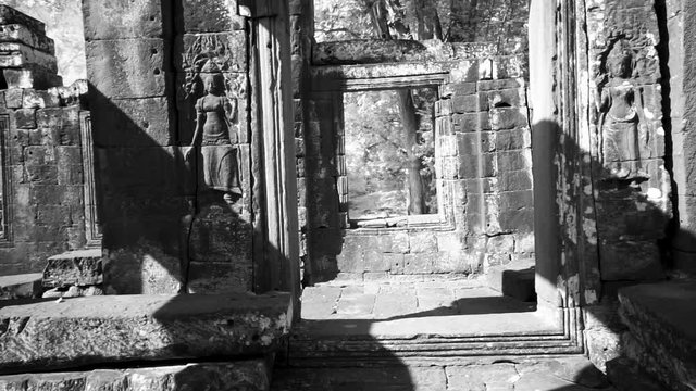 Steadicam gimbal motion across an interior column of Banteay Kdei with its apsara dancer decorations.