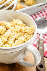 british crumble cake in a cup