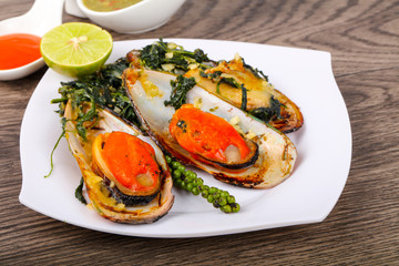 Baked mussels with spinach