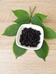 Getrocknete Holunderbeeren