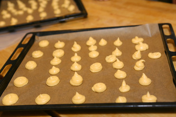 profiteroli cooking process with dough balls