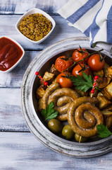 Round fried sausages with vegetables