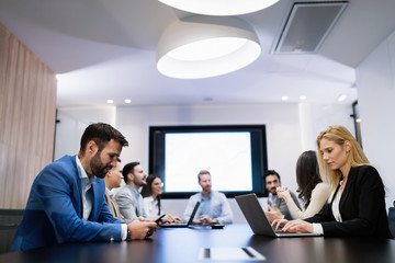 Naklejka premium Picture of businesspeople having meeting in conference room