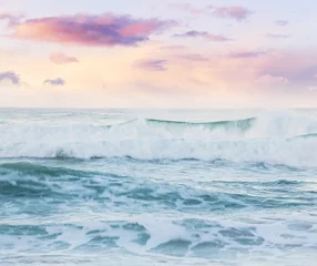 Zelfklevend Fotobehang Zomer oceaan bewolkt zonsopgang zeegezicht © Nickolay Khoroshkov