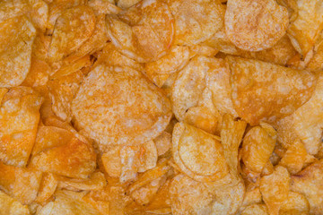 Viele Kartoffelchips als Textur Hintergrund