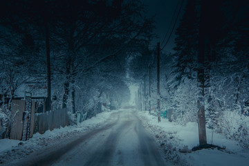 Вечерняя снежная дорога