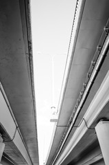 Obraz premium Perspective construction from under the bridge.