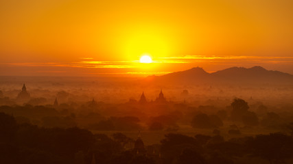 Fototapeta premium Scenic sunrise above bagan in Myanmar Bagan is an ancient city with thousands of historic buddhist