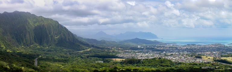 Naklejka premium Panoramic view of Monalula Ridge and Kaneohe town