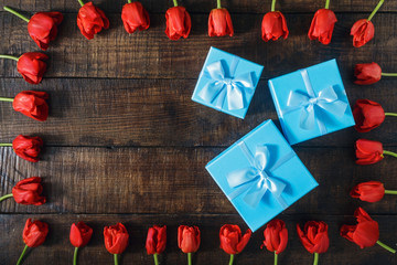Set gift box with red tulips wooden background copy space