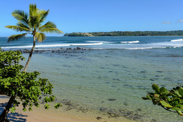Fototapeta na wymiar Tropical Coast - A hideaway beach and crystal-clear lagoon at Hanalei Bay on the north shore of Kauai, Hawaii, USA.
